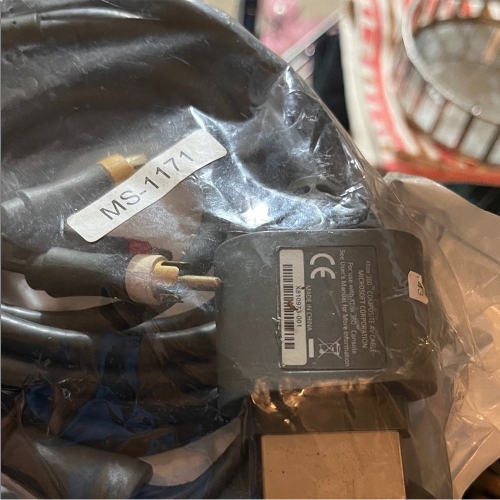 Gray Audio Video Cable - Picture 3 of 4